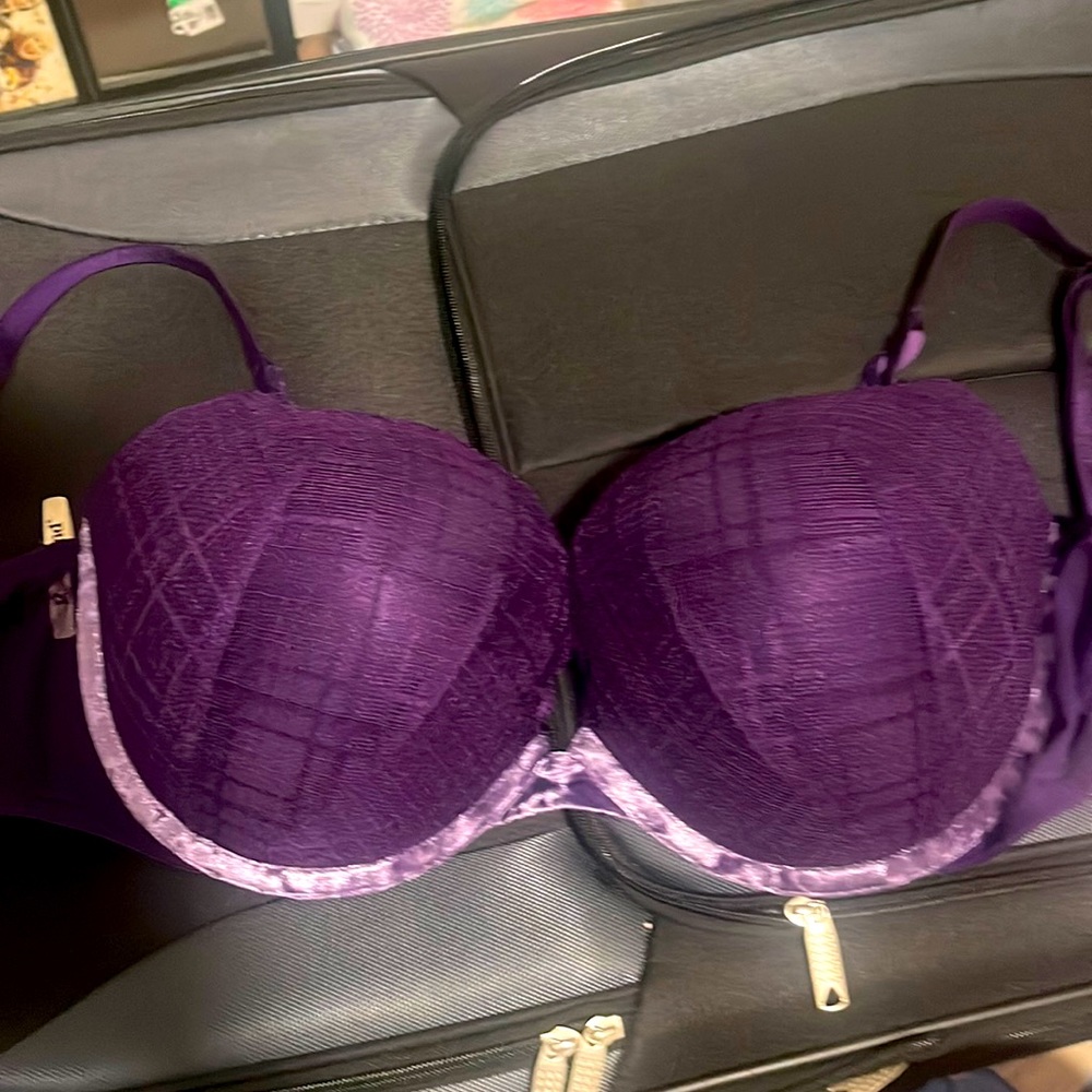 Victoria secret push up bra size 40D brand new